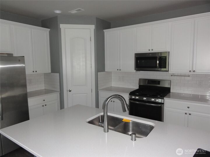 Property Photo:  5107  Kenrick Street SE  WA 98503