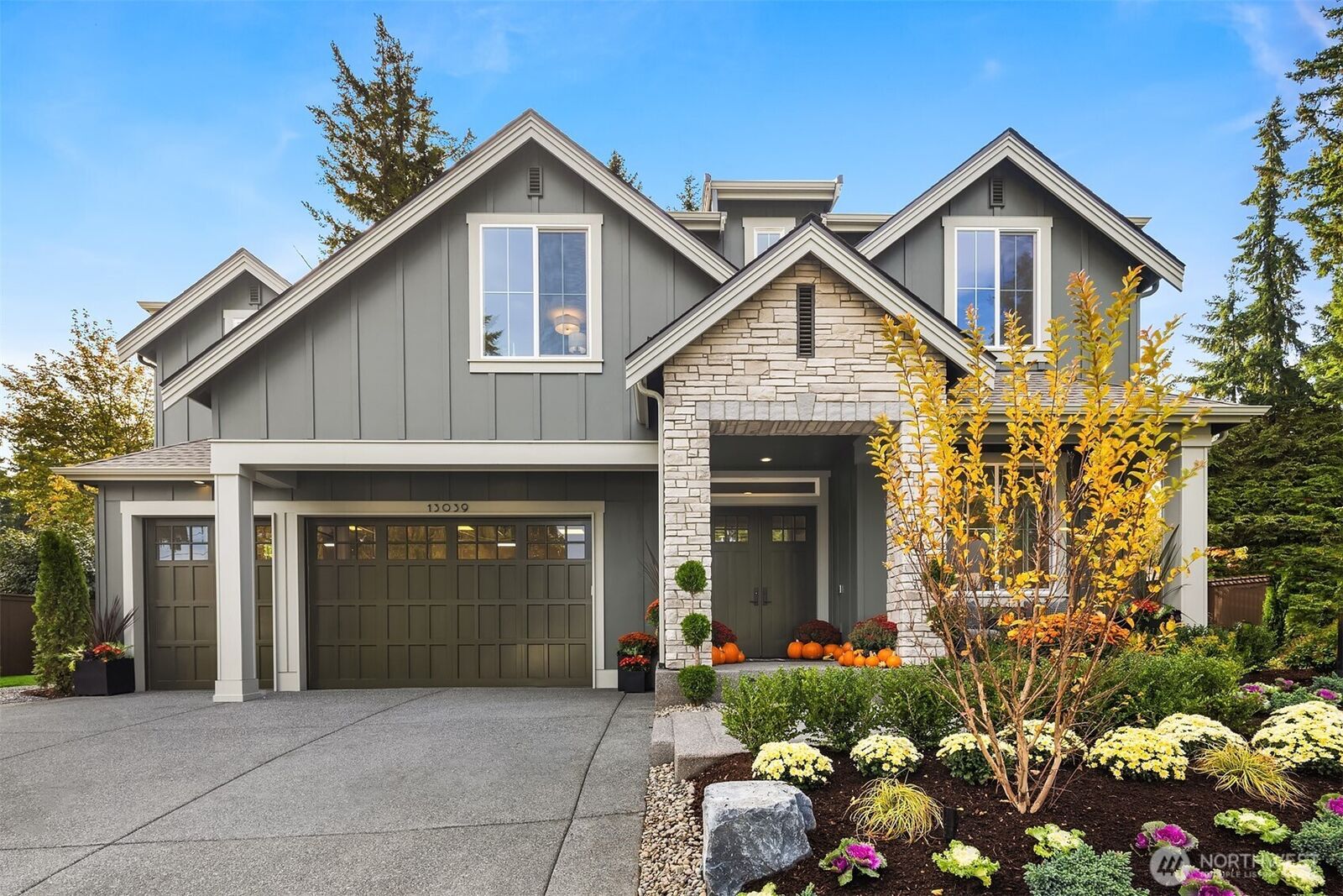 Property Photo: 13039 NE 88th Street WA 98033