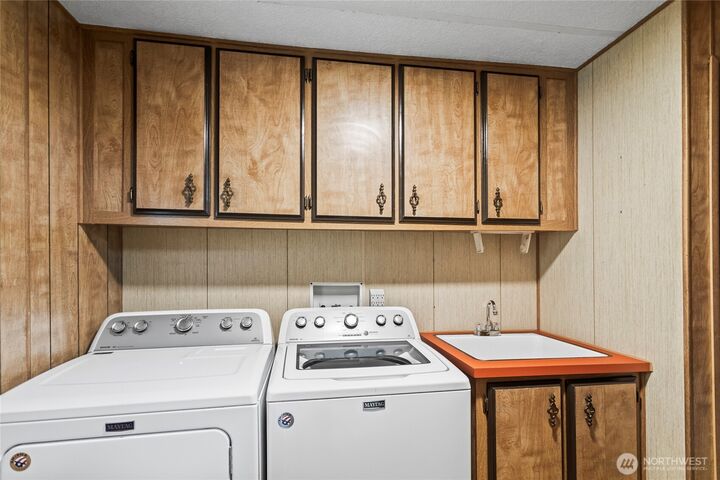 Property Photo: 1555 Kimberly Avenue E 41 WA 98022