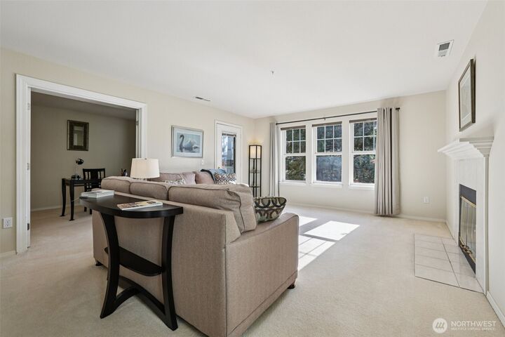 Property Photo:  4109  224th Lane SE 207  WA 98029 