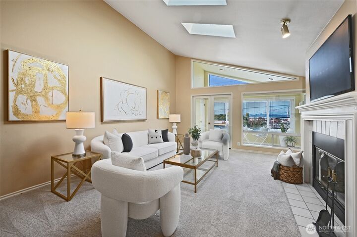 Property Photo: 233 3rd Avenue S 304 WA 98020