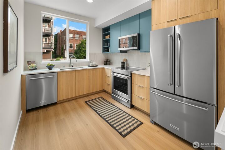 Property Photo:  318 E  Bellevue Avenue E  WA 98102