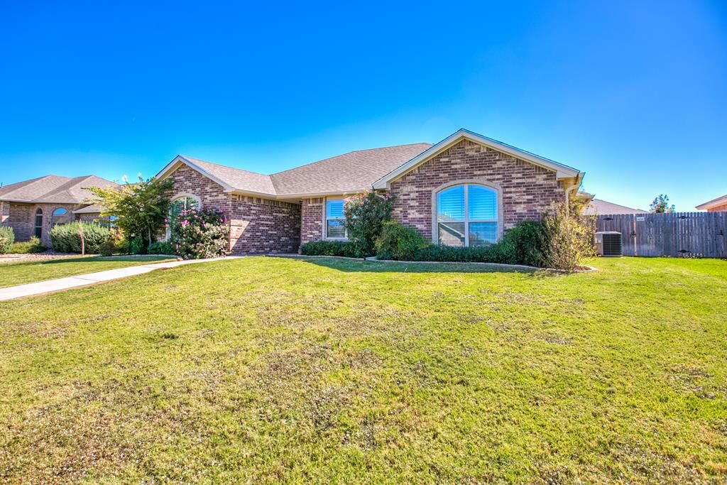 Property Photo:  5014 Red Oak Lane  TX 76904