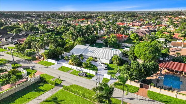 Property Photo:  13921 SW 30th St  FL 33175