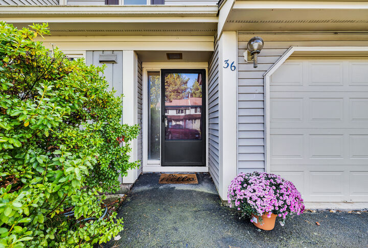 Property Photo:  36 Copper Beech Drive 36  CT 06067