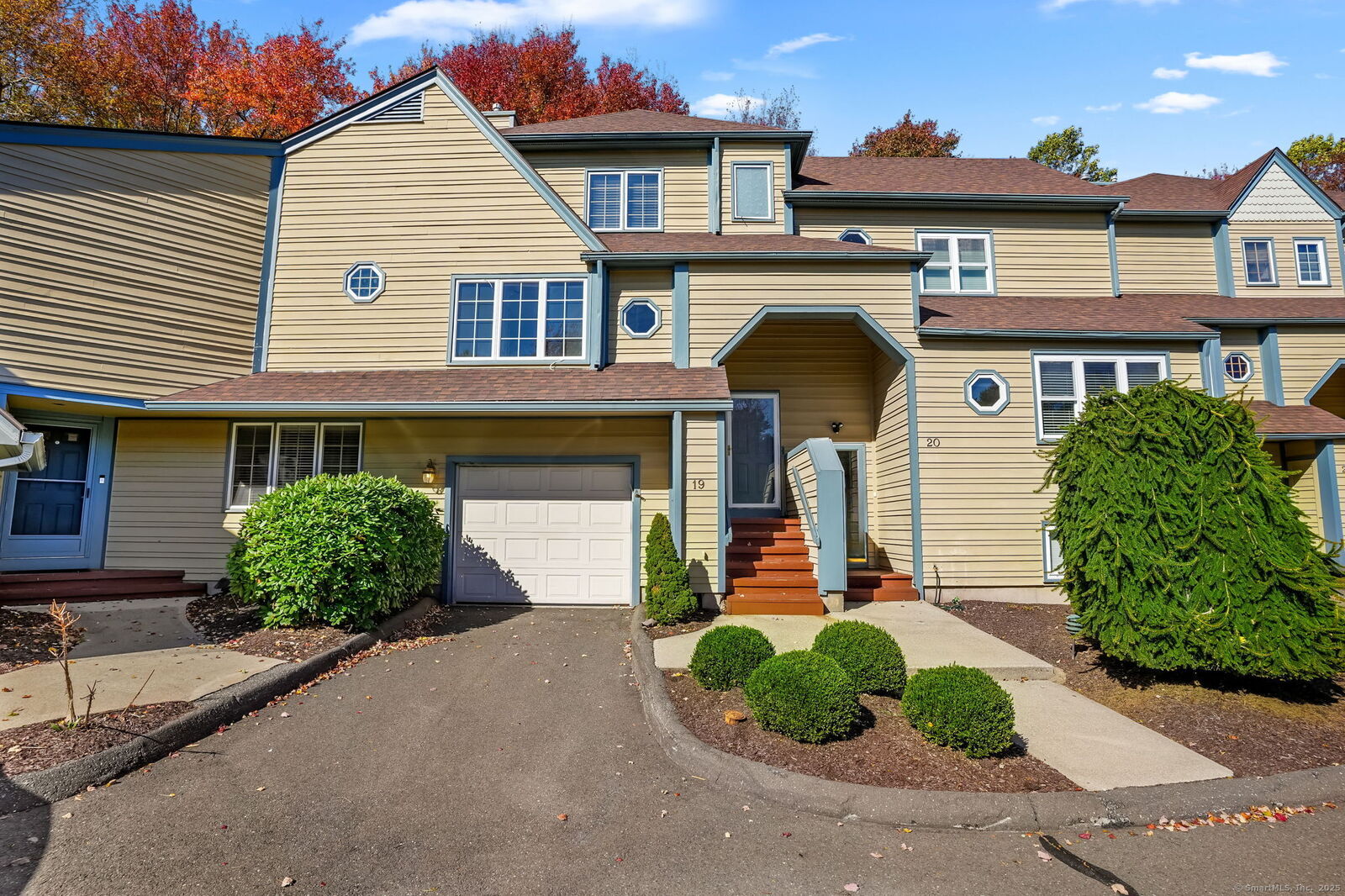 Property Photo:  19 L Hermitage Drive 19  CT 06484 