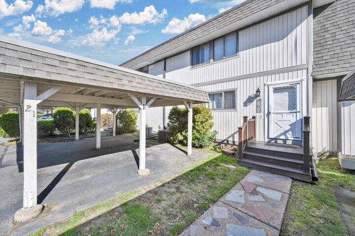 Property Photo: 21 Pebblestone Circle 21 CT 06078