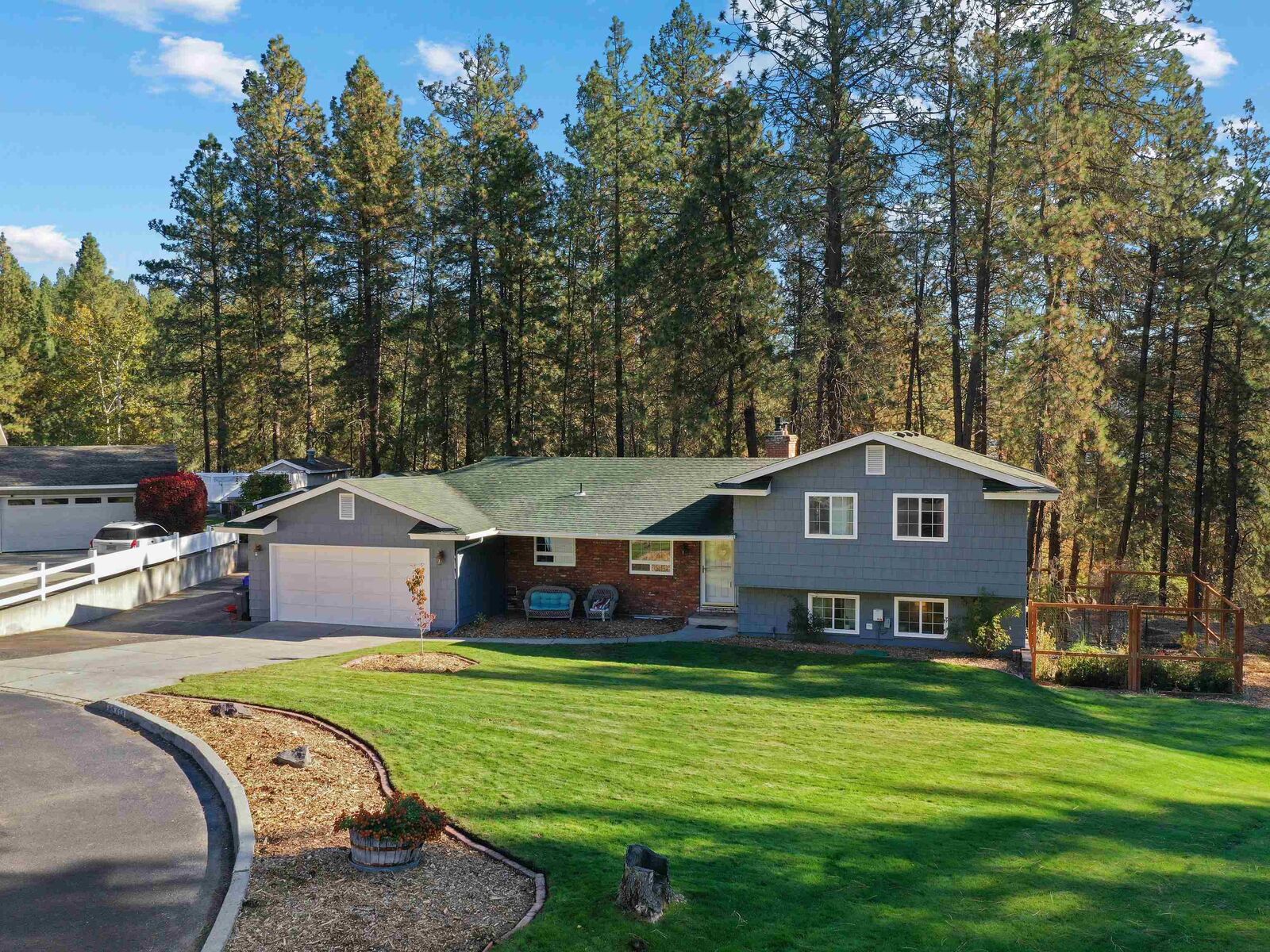 Property Photo:  13418 N Hillary Ct  WA 99021 
