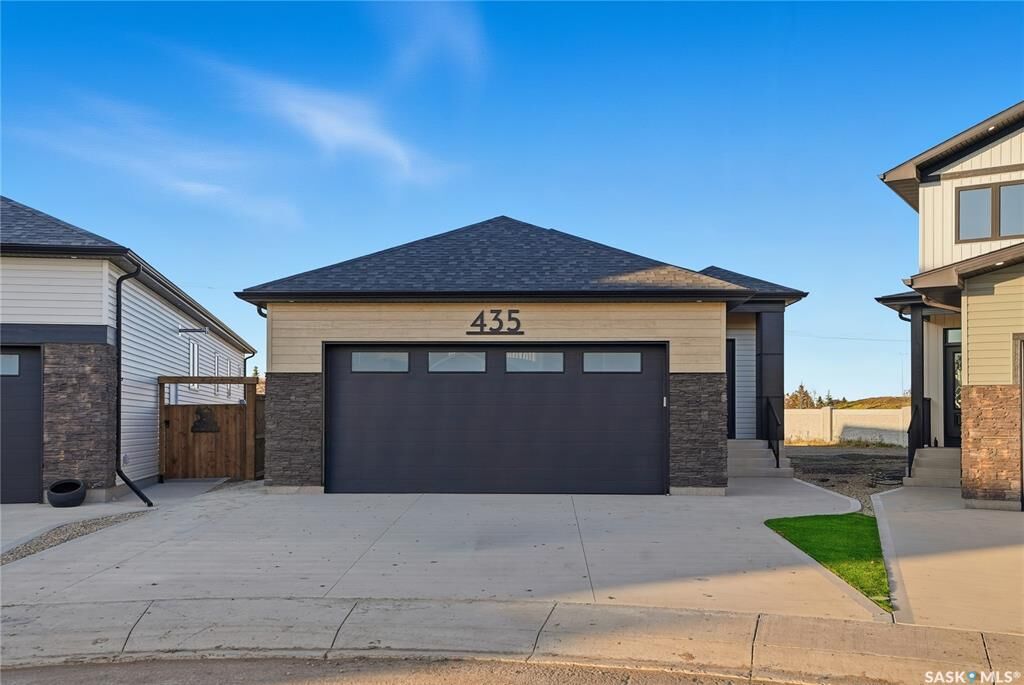 Property Photo:  435 Doran Crescent  SK S7V 1W2