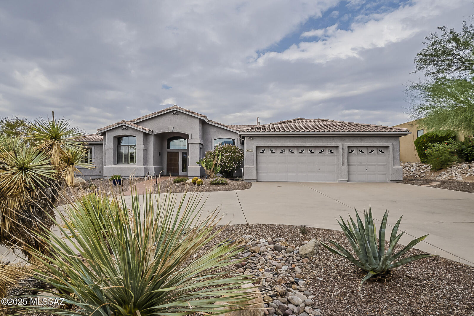 Property Photo:  8445 N Nob Hill Drive  AZ 85742 