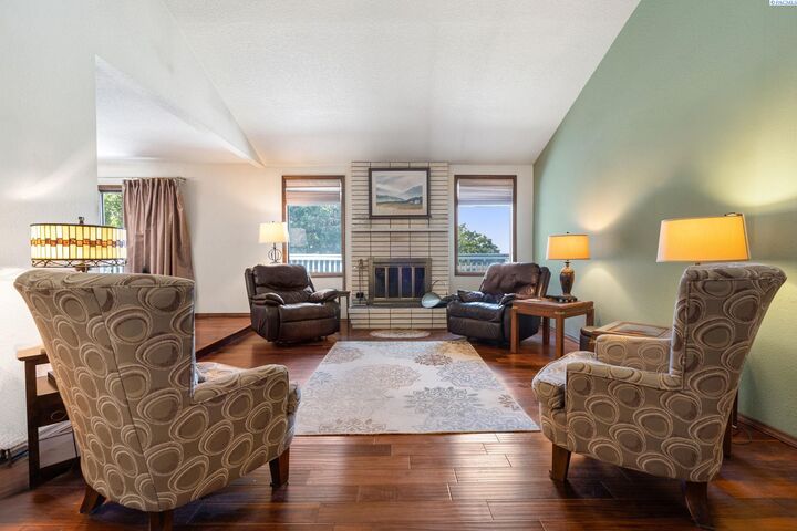 Property Photo:  5500 W 26th Ave  WA 99338 