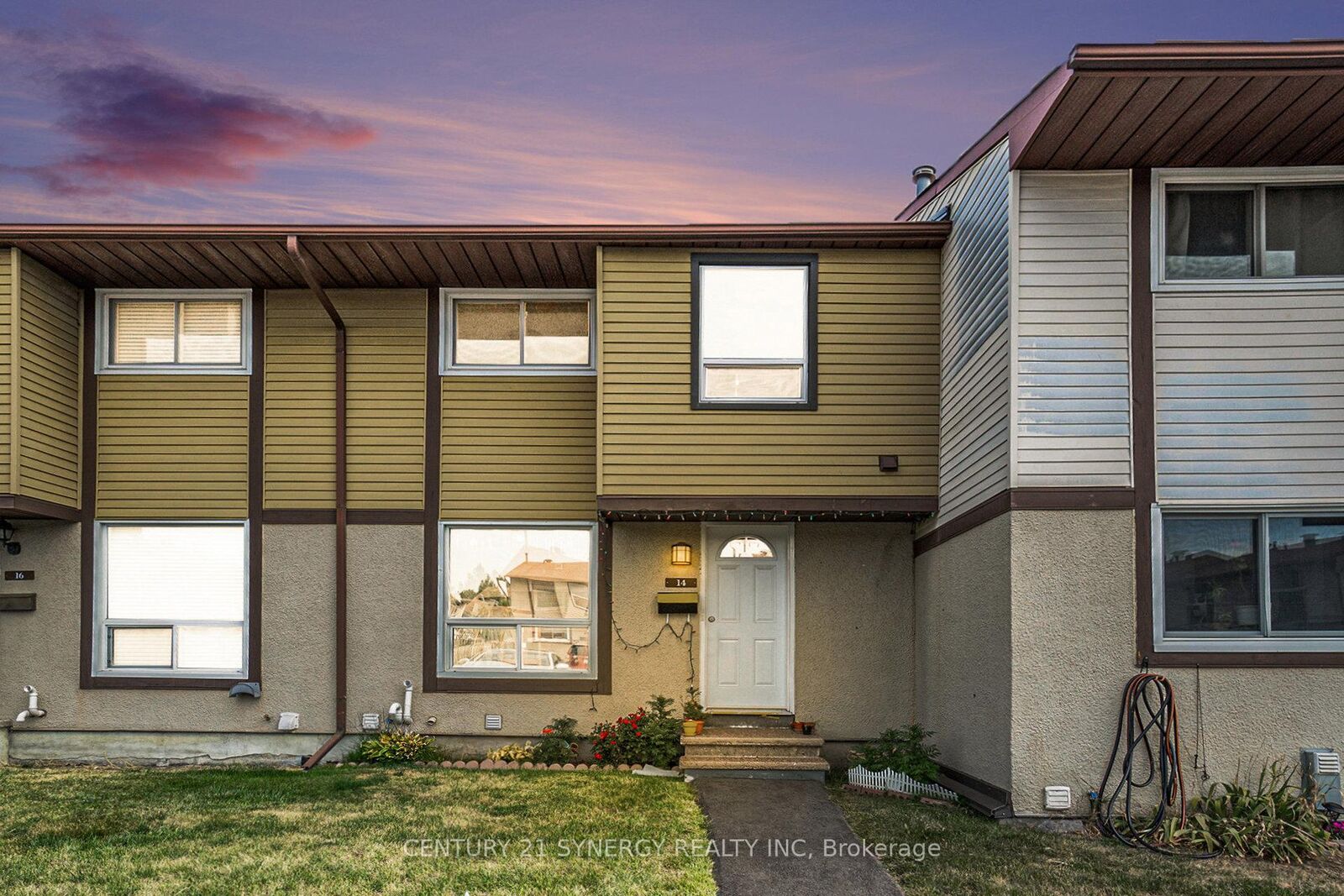 Property Photo:  2570 Southvale Crescent 14  ON K1B 5B7 