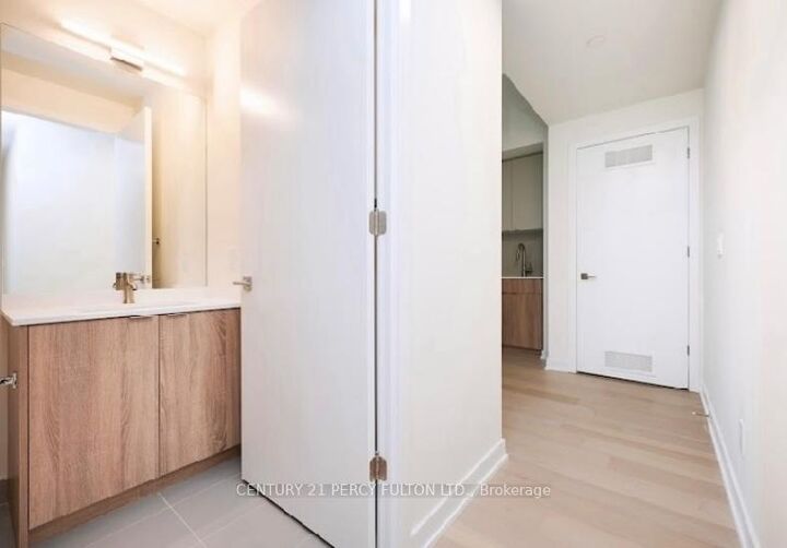 Photo de la propriété:  840 St Clair Avenue W 605  ON M6C 1C1 