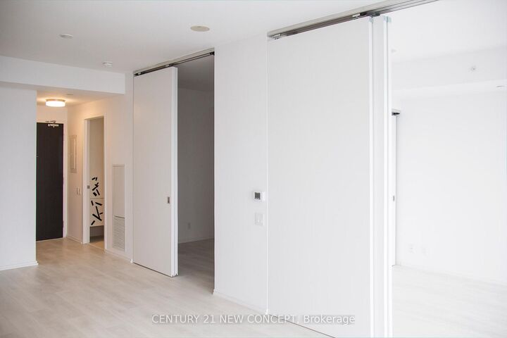 Property Photo:  125 Peter Street 2204  ON M5V 0M2