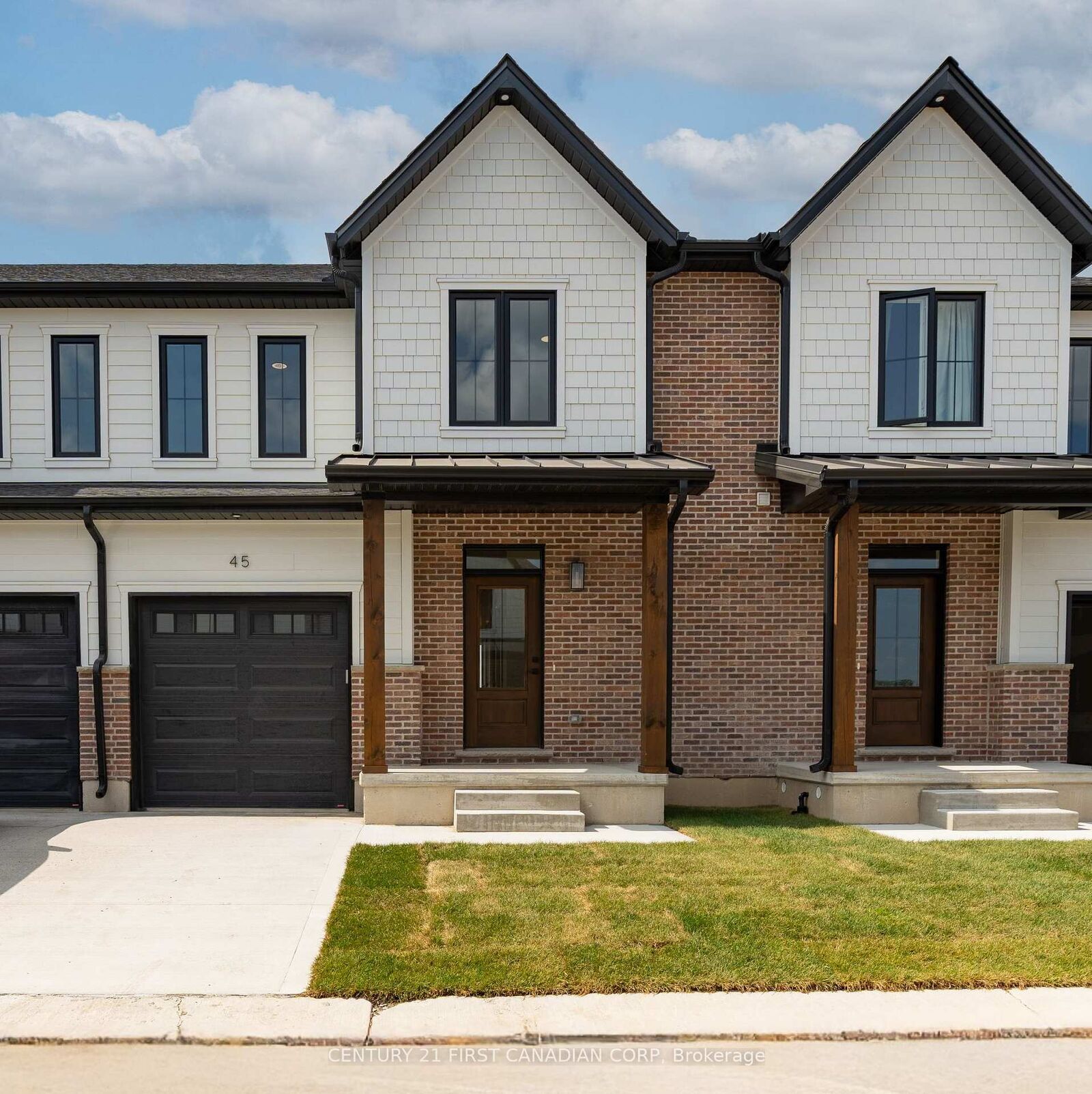 Photo de la propriété:  147-31(26) Scotts Drive  ON N0M 2J0