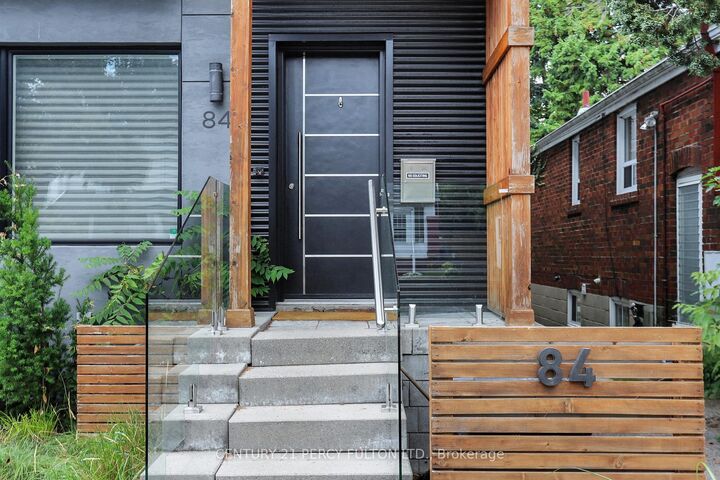 Photo de la propriété:  84 Wiley Avenue  ON M4J 3W6