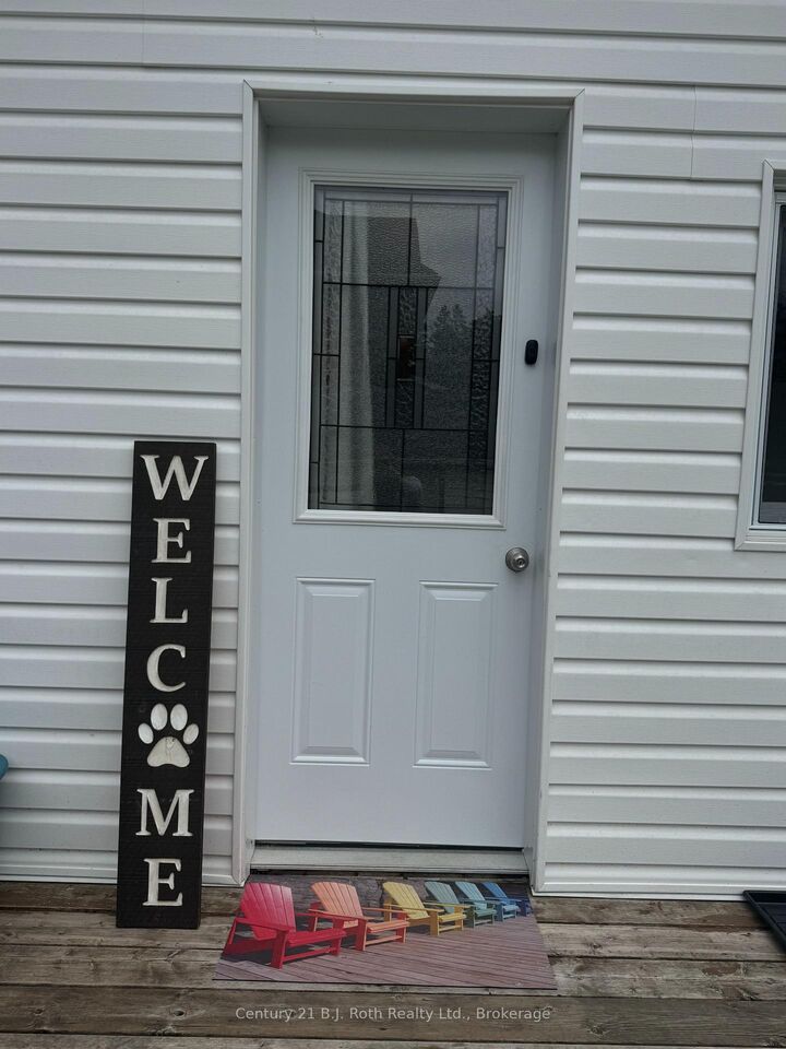 Property Photo:  33 Sussex Street S  ON K9V 3E7