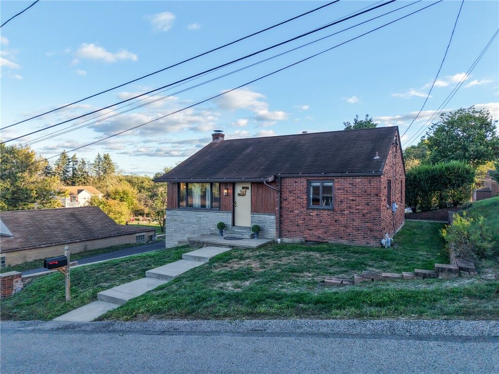 Property Photo:  845 Geyer Road Ext  PA 15212 