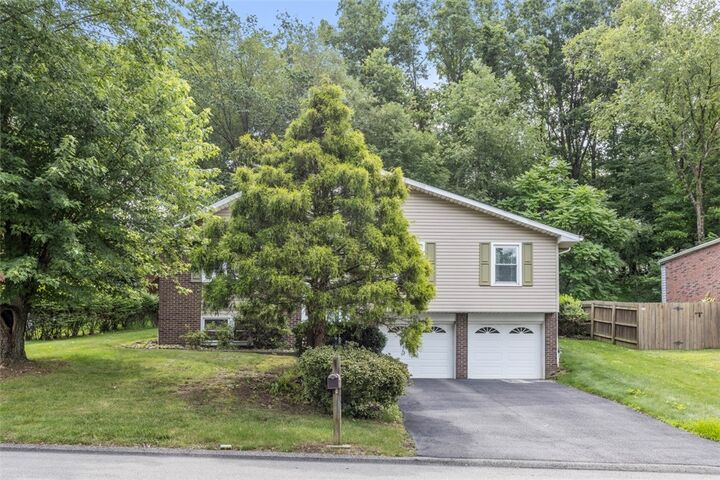 Property Photo: 442 Old Hickory Dr PA 15235