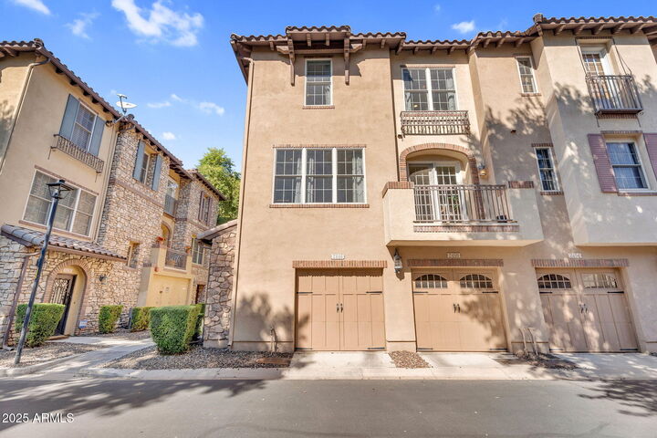 Property Photo:  2446 E Roma Avenue  AZ 85016