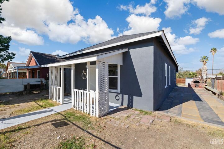 Property Photo:  514 San Emidio Street  CA 93268