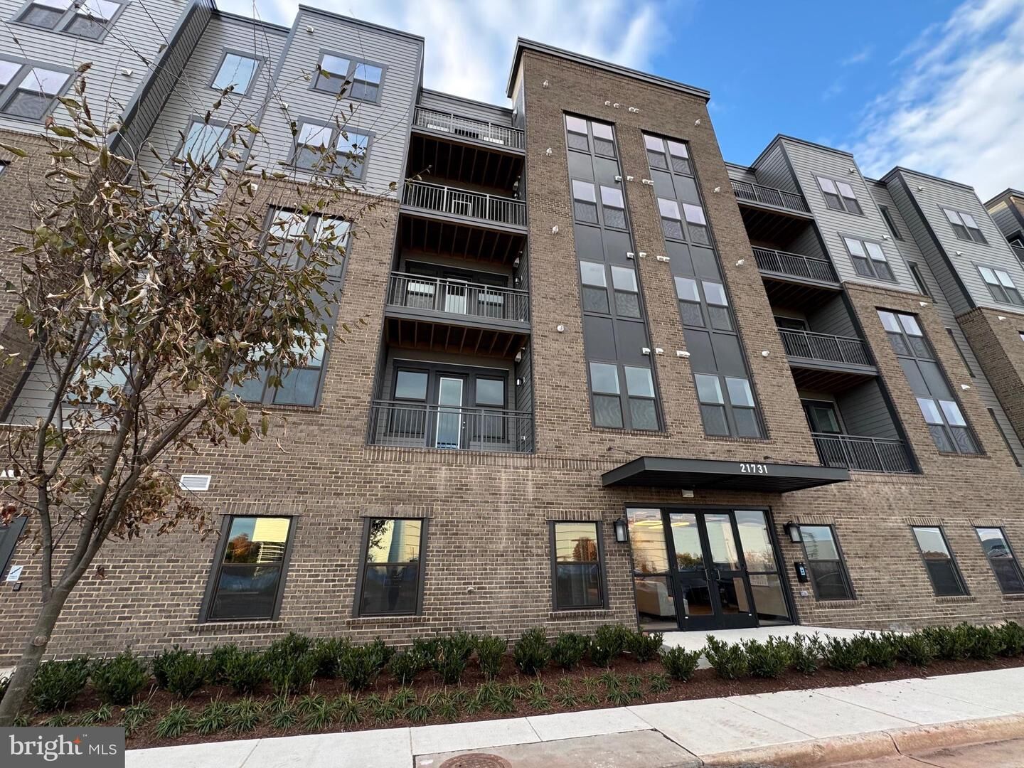 Property Photo:  21731 Dovekie Terrace #304  VA 20147