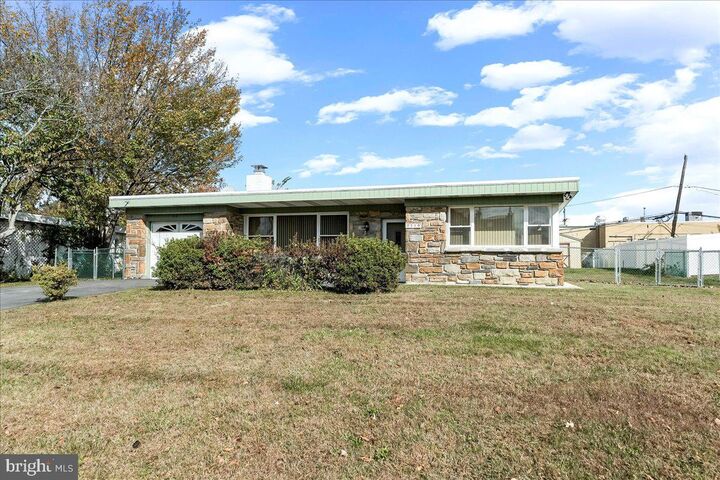 Property Photo:  2119 Boxwood Drive  PA 19008