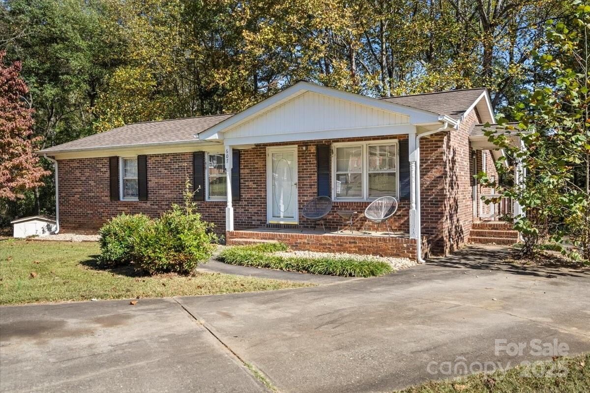 Property Photo:  607 Blythe Street  NC 28152 