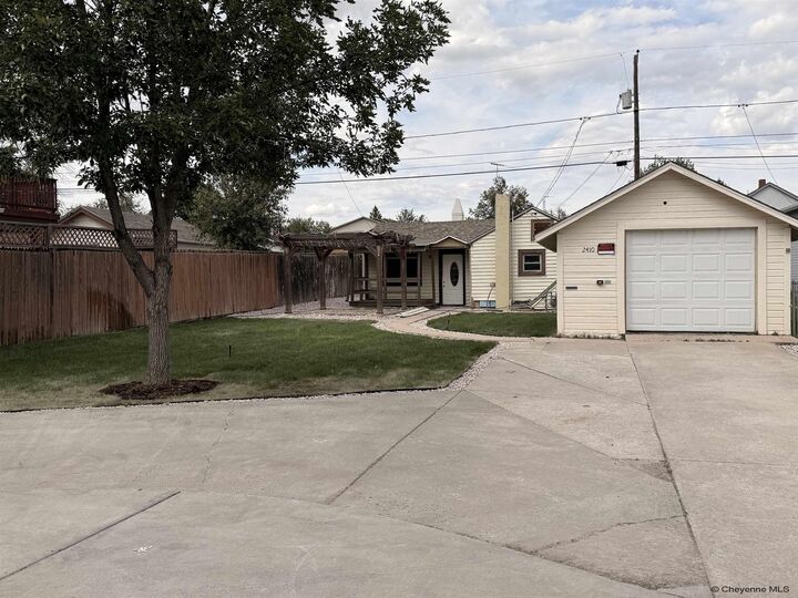 Property Photo:  2410 E 11th St  WY 82001 