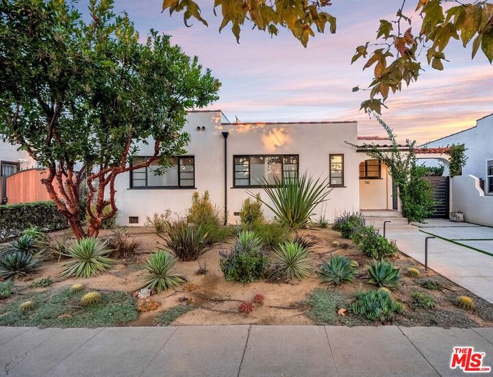 Property Photo: 742 N June St CA 90038