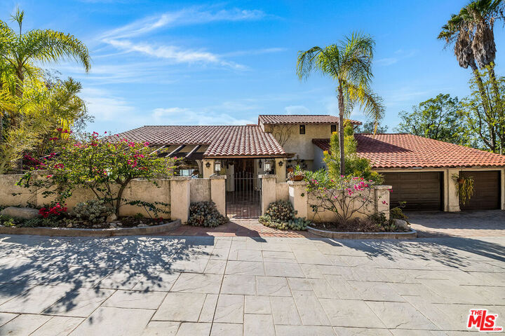Property Photo:  1382 Edgehill Pl  CA 91103