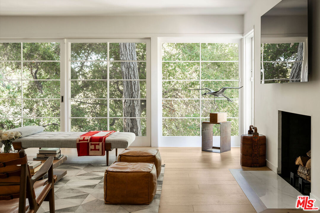 Property Photo:  2410 E Nichols Canyon Rd  CA 90046