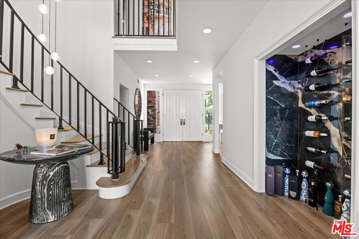 Property Photo:  12303 Ridge Cir  CA 90049