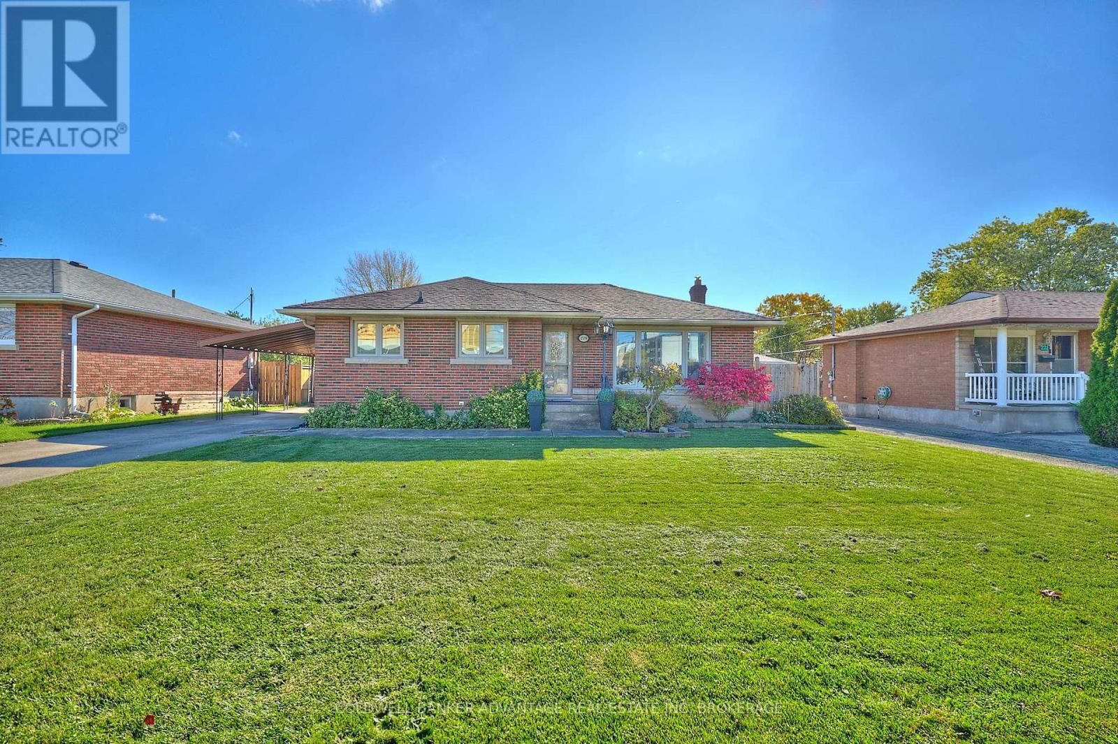 Property Photo:  219 Fitch Street  ON L3C 4W3 