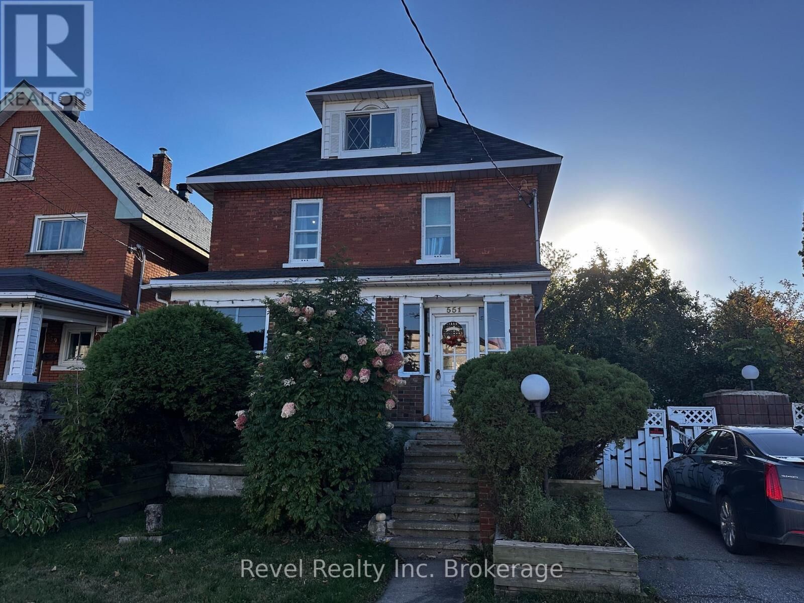 Property Photo:  551 First Avenue East  ON P1B 1K5