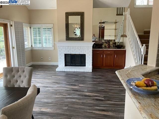 Property Photo:  300 S Eagle Nest Ln  CA 94506