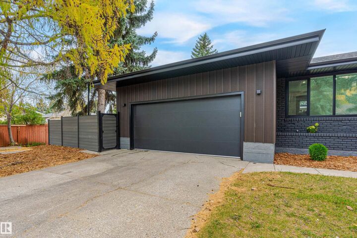 Photo de la propriété:  4803 144 Street NW  AB T6H 4G9