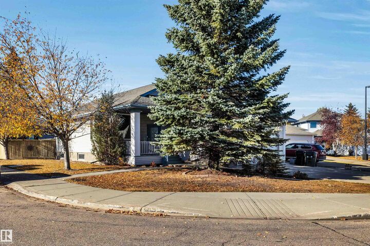 Property Photo: 59 Ridgepoint Way AB T8A 6B3