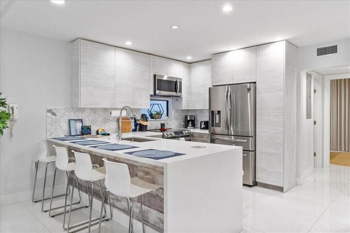 2911 N Ocean Dr  Hollywood FL 33019 photo
