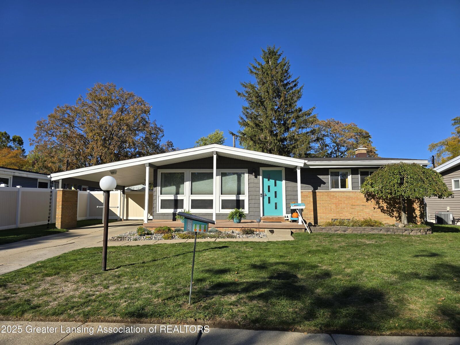 Property Photo:  2511 Gay Lane  MI 48912 