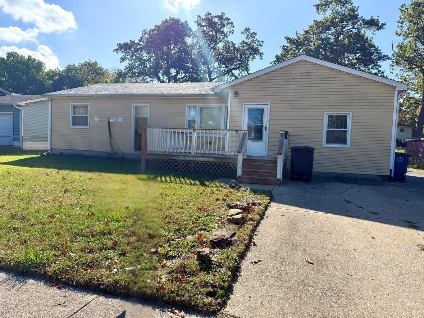 Property Photo:  1019 E 29th Avenue  IN 46405