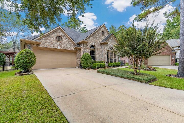 Property Photo: 7 N Spring Brook Ct TX 77382
