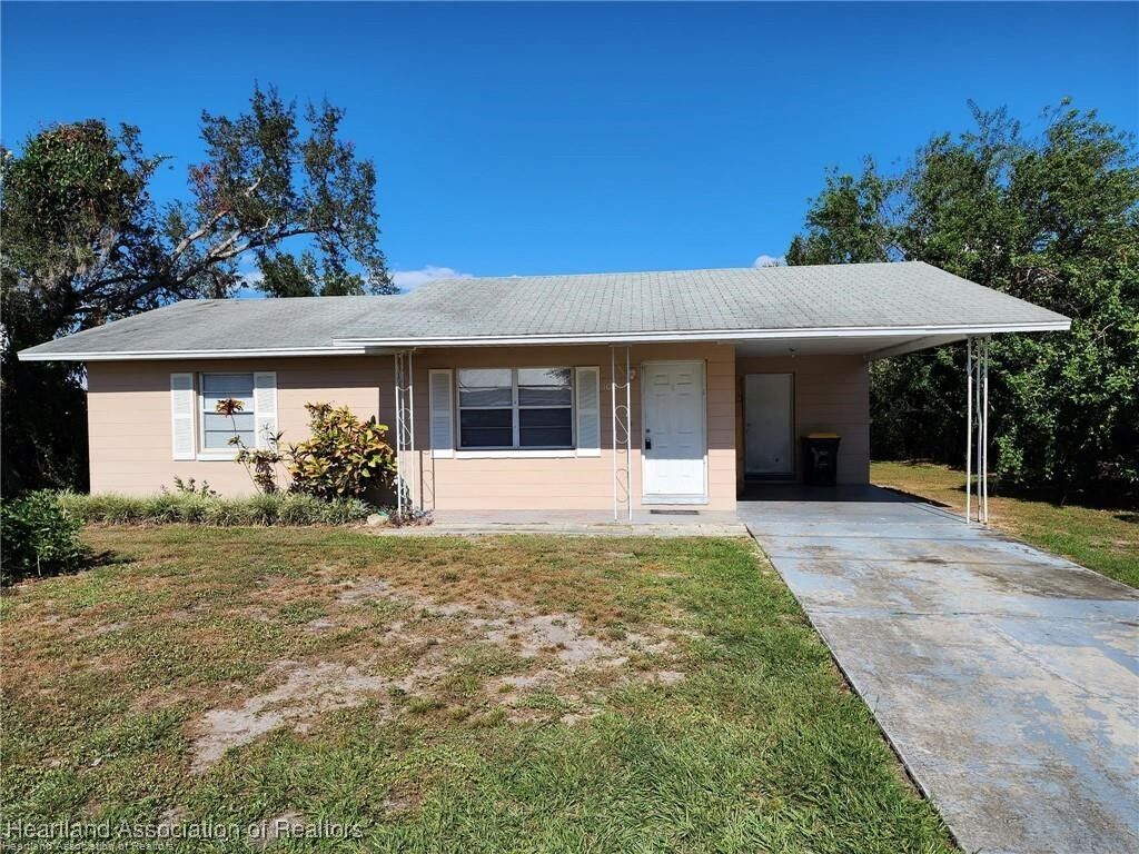 Property Photo:  1012 Triumph Drive  FL 33872 