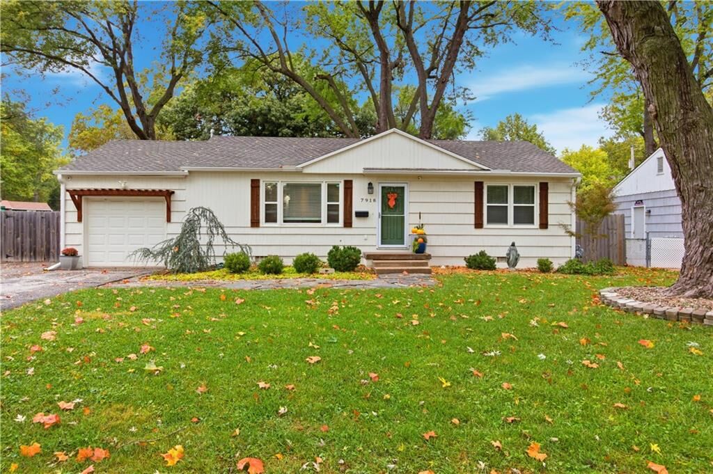 Property Photo:  7918 W 88th Street  KS 66212