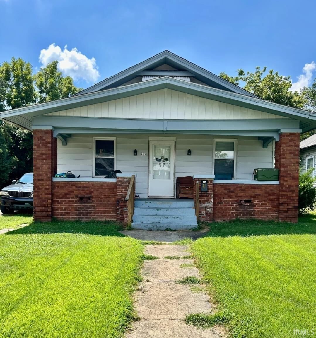 Property Photo:  725 Ravenswood Drive  IN 47713