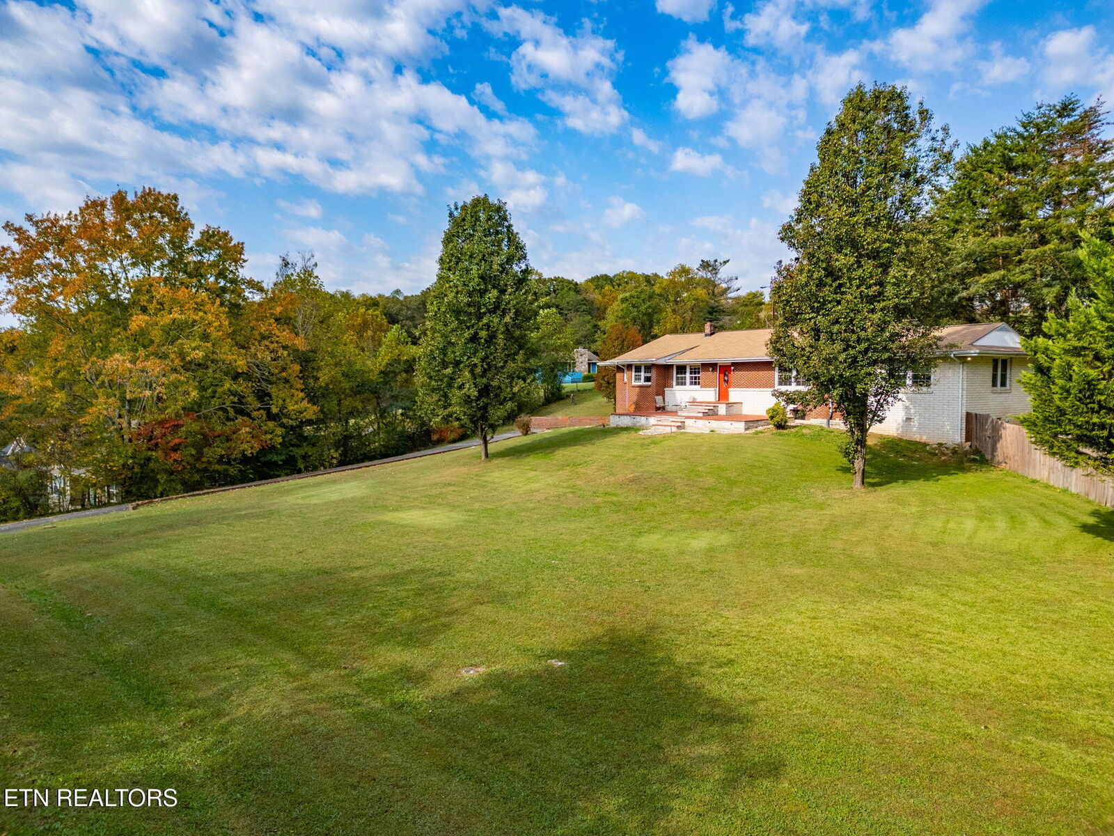 Property Photo: 302 Hickory St TN 37716