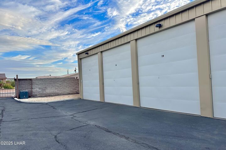 Property Photo: 2212 N Kiowa Blvd 105 AZ 86403