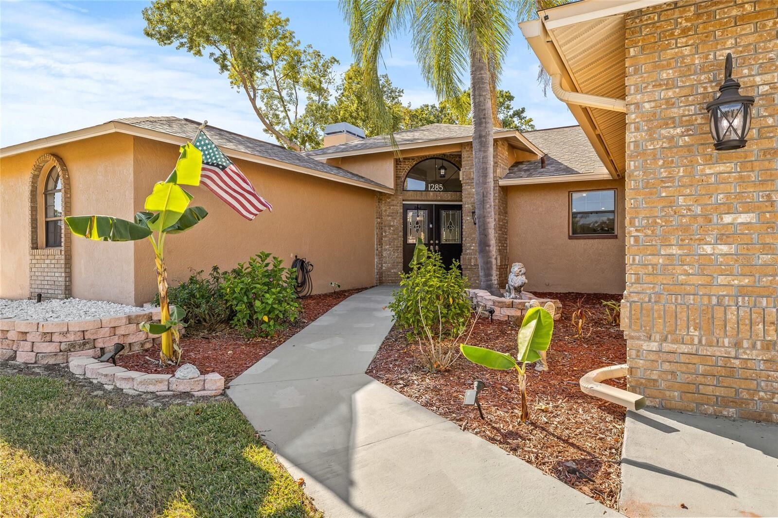 Property Photo: 1285 Henry Avenue FL 34608