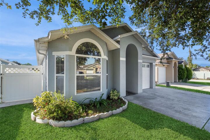 Property Photo:  4116 Berkshire Bay Court  FL 32822 