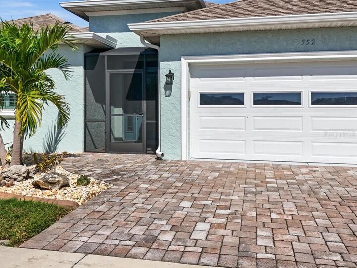 Property Photo:  552 Box Elder Court  FL 34223